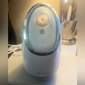 Vanity Planet Aira Facial Steamer - like new used one time.